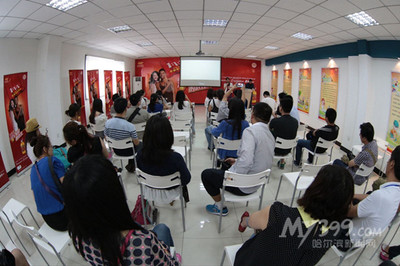 網(wǎng)絡媒體龍江行 走進金龍魚哈爾濱工廠，見證“透明行動”下的品質(zhì)堅守